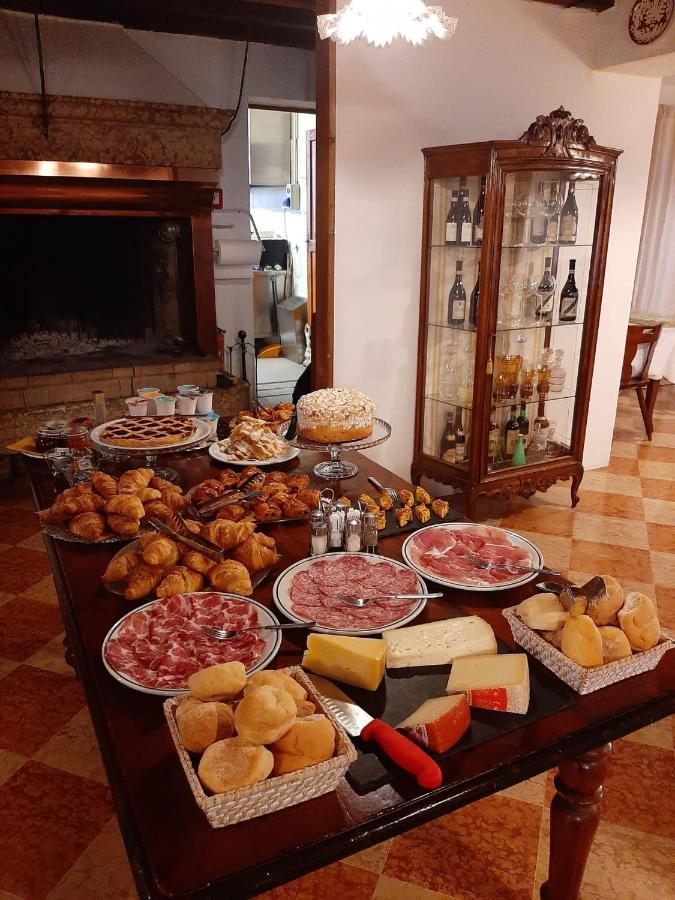 Locanda Al Centrale Caprino Veronese Exteriér fotografie