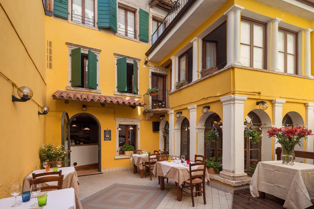 Locanda Al Centrale Caprino Veronese Exteriér fotografie